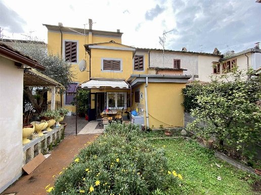 casa indipendente in vendita a Viareggio in zona Torre del Lago
