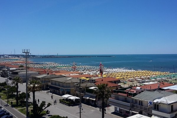 appartamento in vendita a Viareggio in zona Marco Polo
