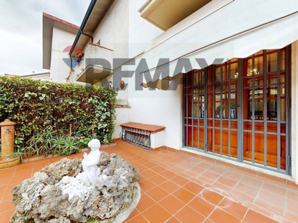 casa indipendente in vendita a Viareggio in zona Campo d'Aviazione