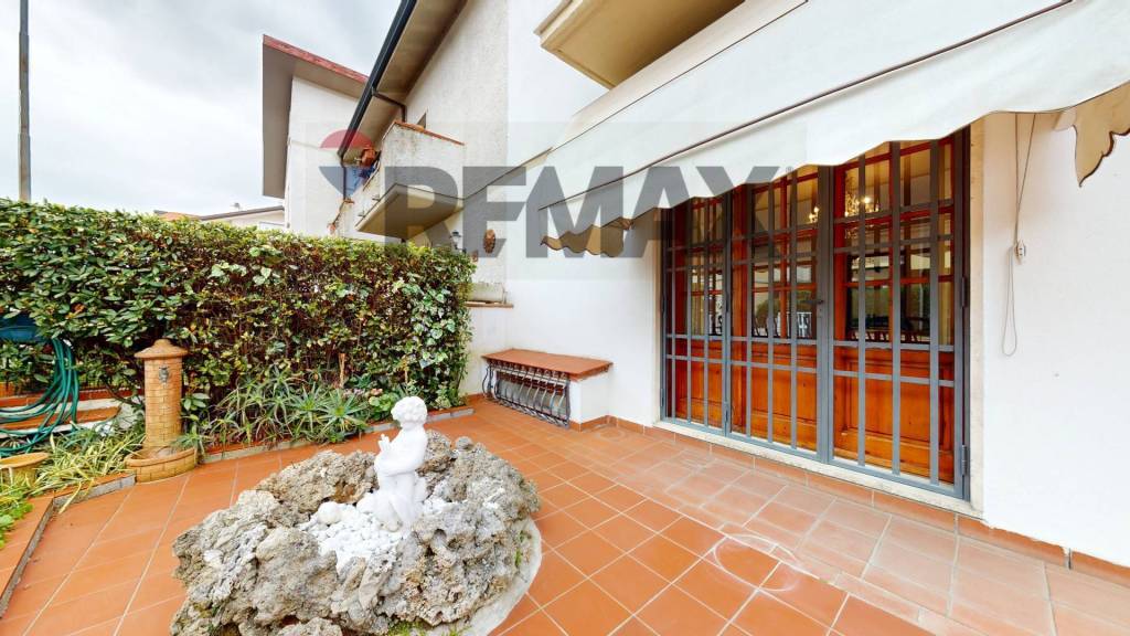 casa indipendente in vendita a Viareggio in zona Campo d'Aviazione