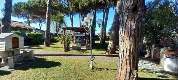 casa indipendente in vendita a Viareggio