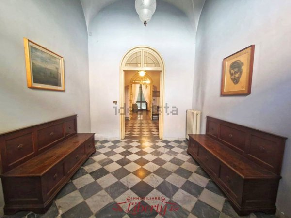 casa indipendente in vendita a Viareggio