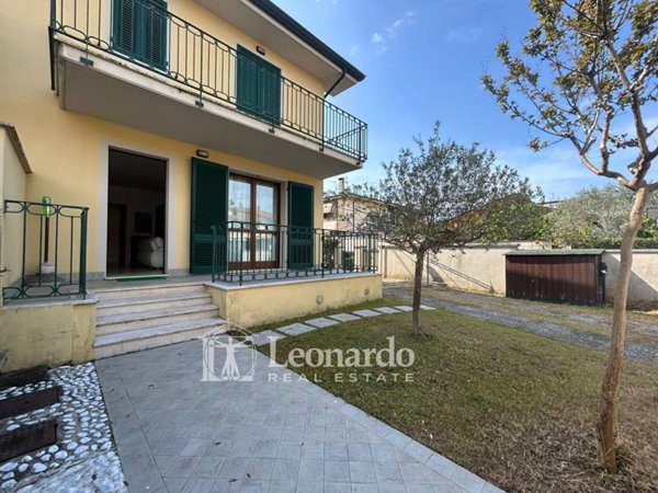 casa indipendente in vendita a Viareggio in zona Migliarina
