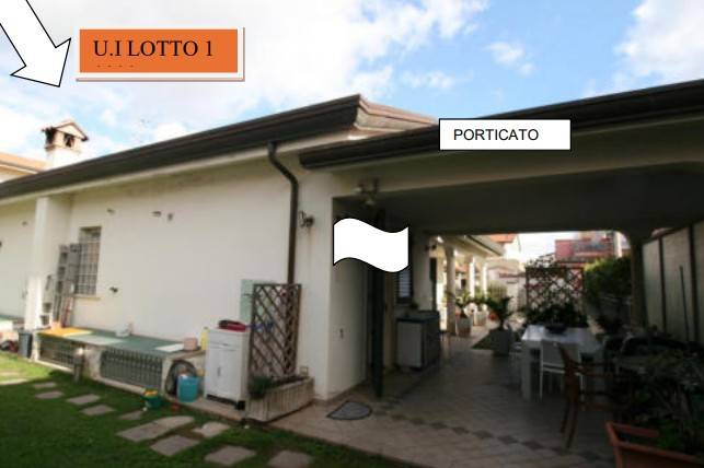 casa indipendente in vendita a Viareggio in zona Torre del Lago