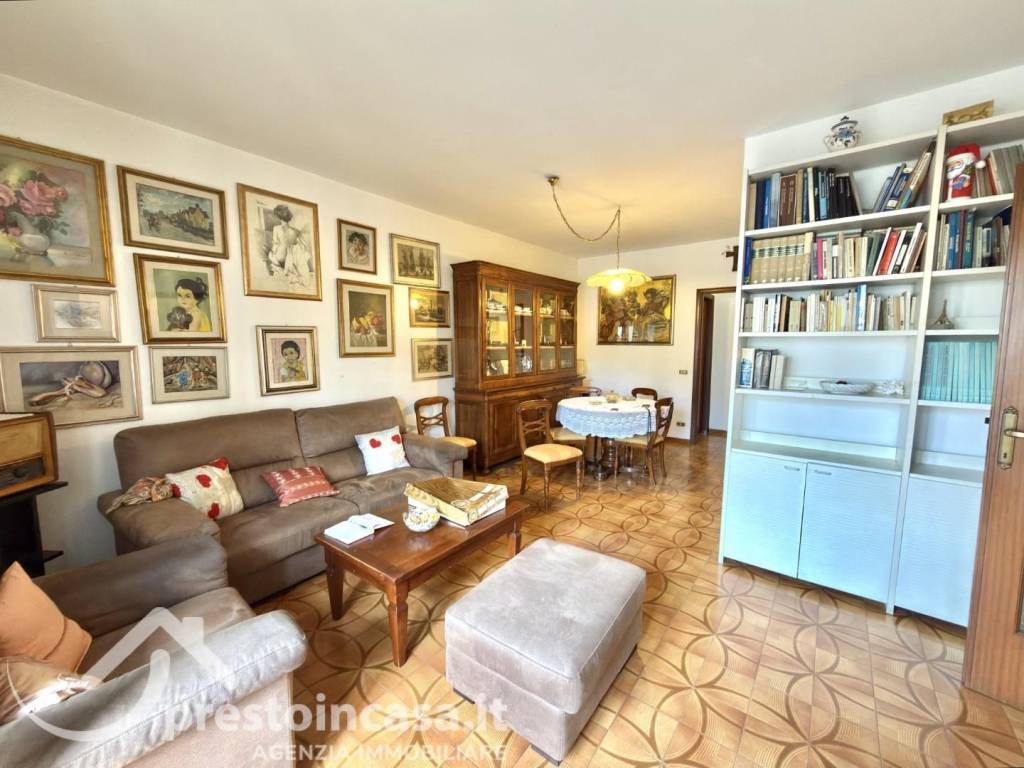 casa indipendente in vendita a Viareggio in zona Campo d'Aviazione