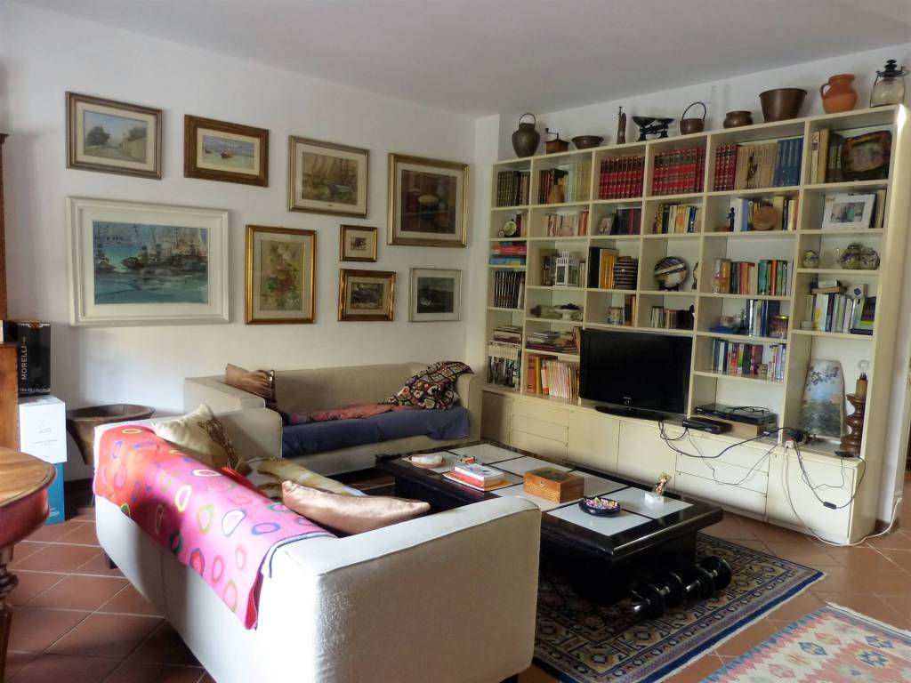 casa indipendente in vendita a Viareggio in zona Campo d'Aviazione