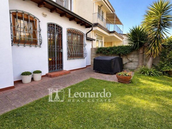 casa indipendente in vendita a Viareggio in zona Campo d'Aviazione
