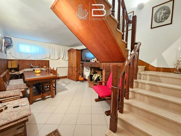 casa indipendente in vendita a Viareggio in zona Torre del Lago
