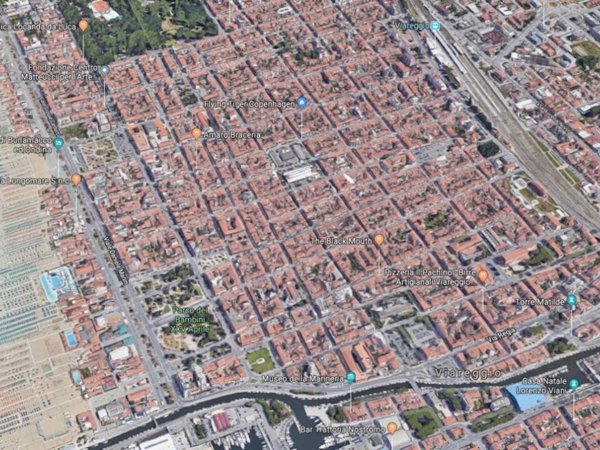 negozio in vendita a Viareggio in zona Centro Storico