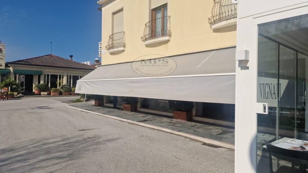 negozio in vendita a Viareggio