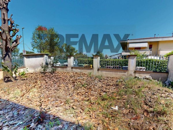 casa indipendente in vendita a Viareggio in zona Torre del Lago