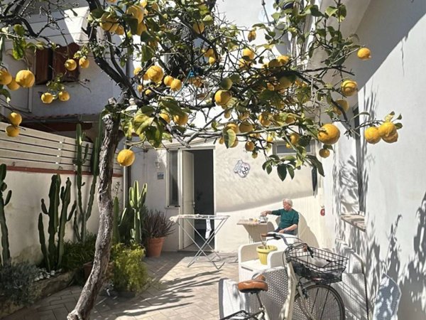 casa indipendente in vendita a Viareggio in zona Centro Storico