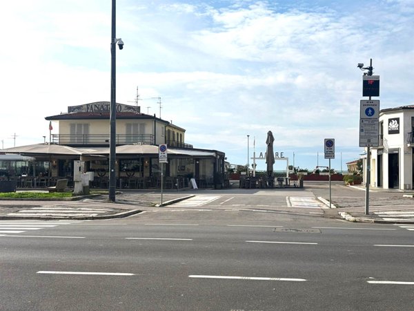 casa indipendente in vendita a Viareggio