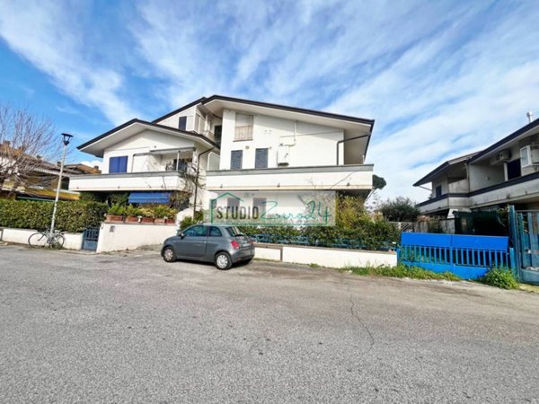 appartamento in vendita a Viareggio in zona Torre del Lago