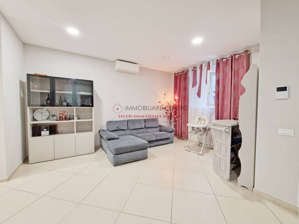 casa indipendente in vendita a Viareggio in zona Centro Storico