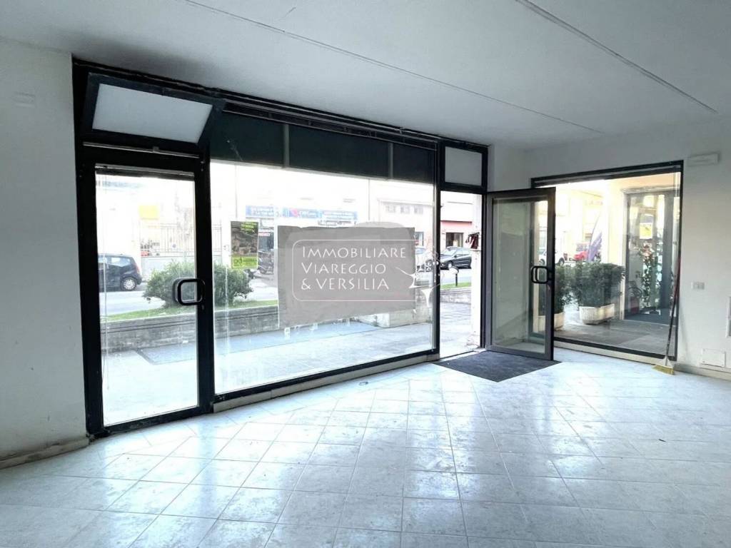 negozio in vendita a Viareggio