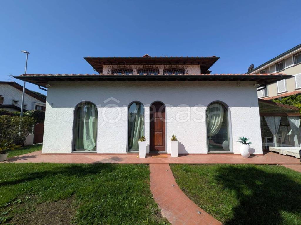 casa indipendente in vendita a Viareggio in zona Don Bosco