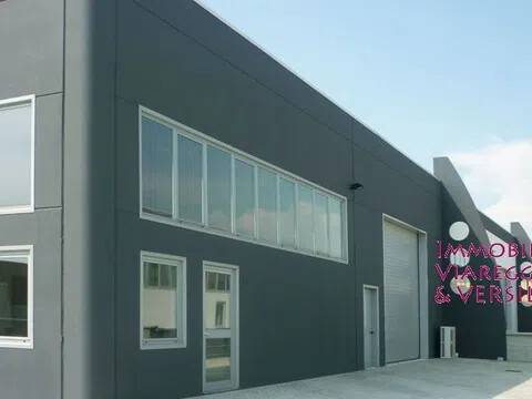 locale commerciale in vendita a Viareggio