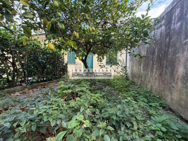 casa indipendente in vendita a Viareggio in zona Centro Storico