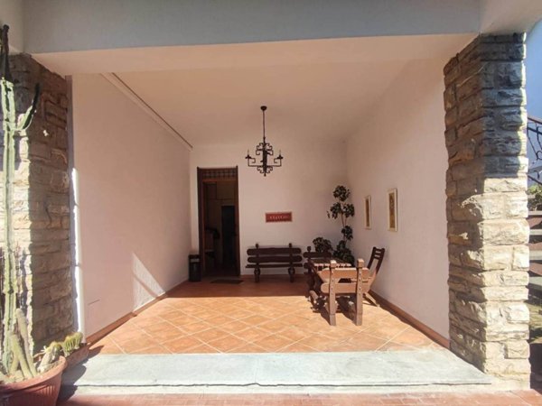 casa indipendente in vendita a Viareggio