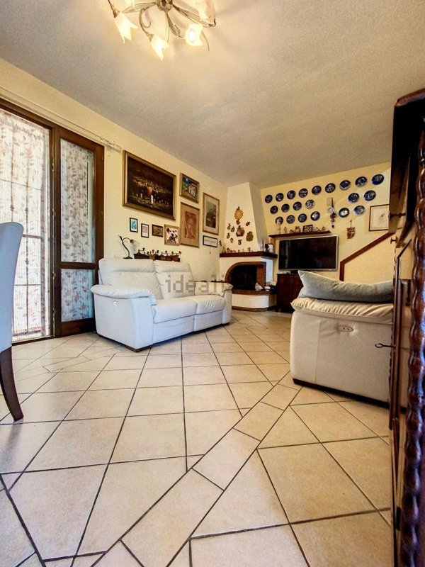 casa indipendente in vendita a Viareggio