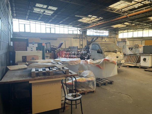 locale di sgombero in vendita a Viareggio