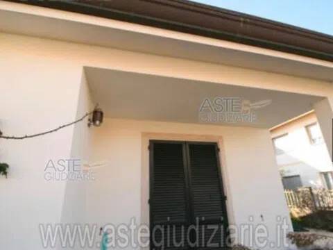 casa indipendente in vendita a Viareggio