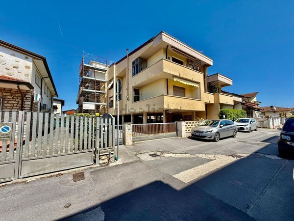 appartamento in vendita a Viareggio in zona Torre del Lago