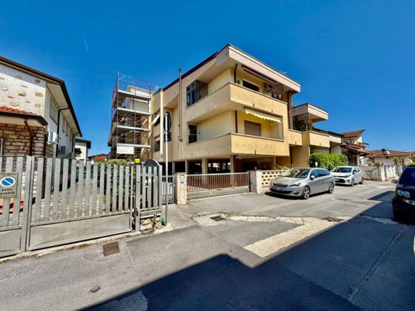 appartamento in vendita a Viareggio in zona Torre del Lago