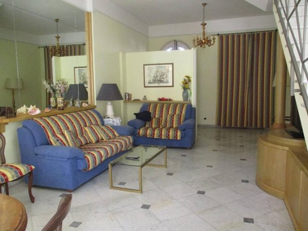 casa indipendente in vendita a Viareggio