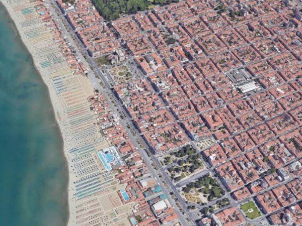 negozio in vendita a Viareggio in zona Centro Storico
