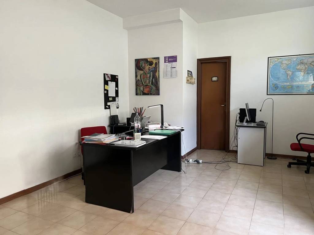 ufficio in vendita a Viareggio in zona Campo d'Aviazione