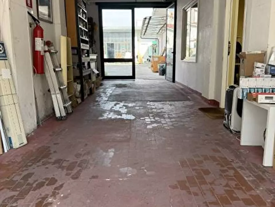 negozio in vendita a Viareggio in zona Centro Storico