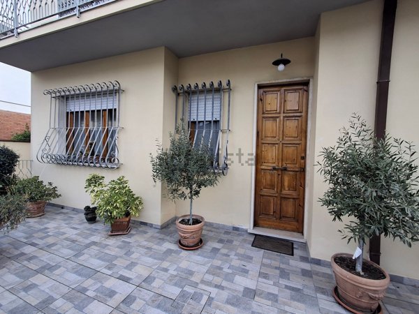 casa indipendente in vendita a Viareggio in zona Campo d'Aviazione