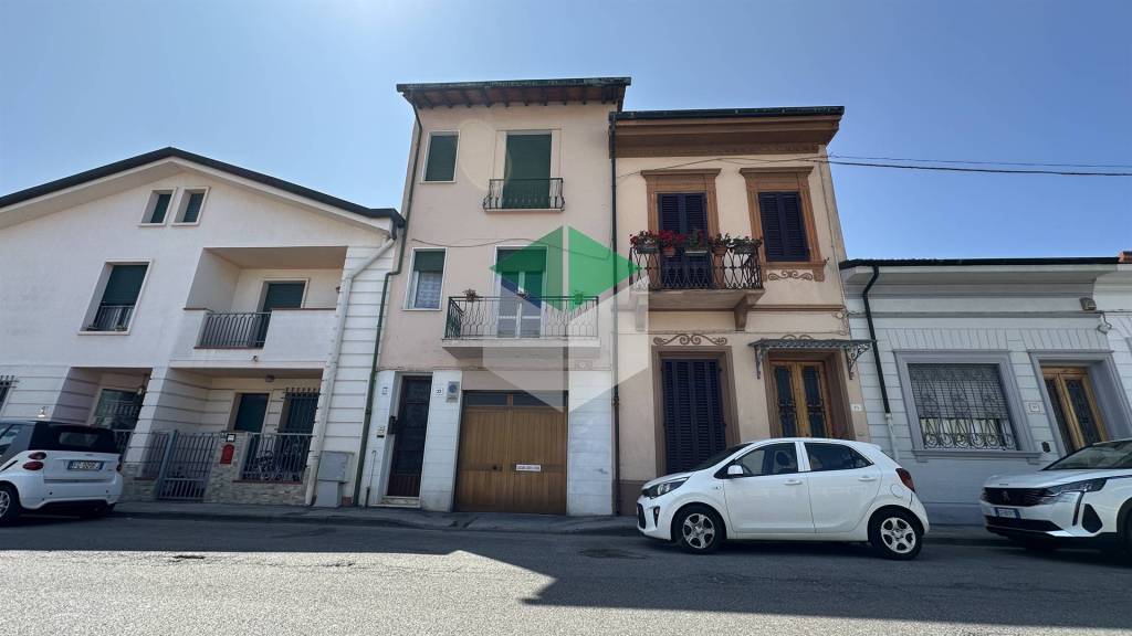 casa indipendente in vendita a Viareggio