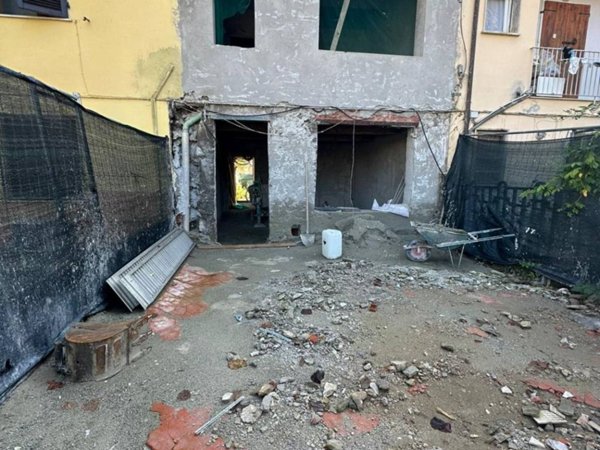 casa indipendente in vendita a Viareggio in zona Torre del Lago