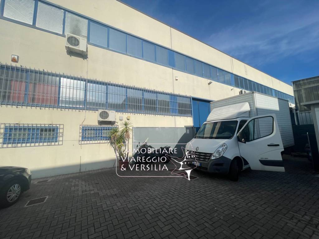 negozio in vendita a Viareggio in zona Centro Storico