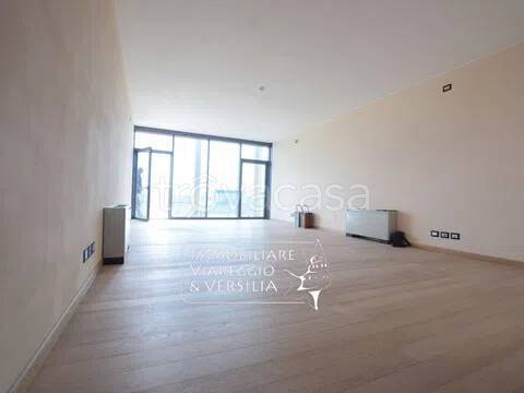 ufficio in vendita a Viareggio
