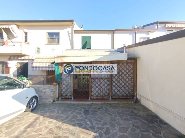 casa indipendente in vendita a Viareggio in zona Torre del Lago