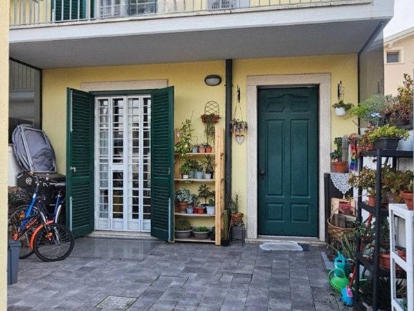 casa indipendente in vendita a Viareggio in zona Migliarina