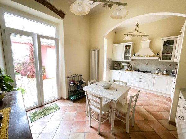 casa indipendente in vendita a Viareggio in zona Centro Storico