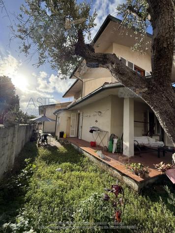 casa indipendente in vendita a Viareggio in zona Torre del Lago