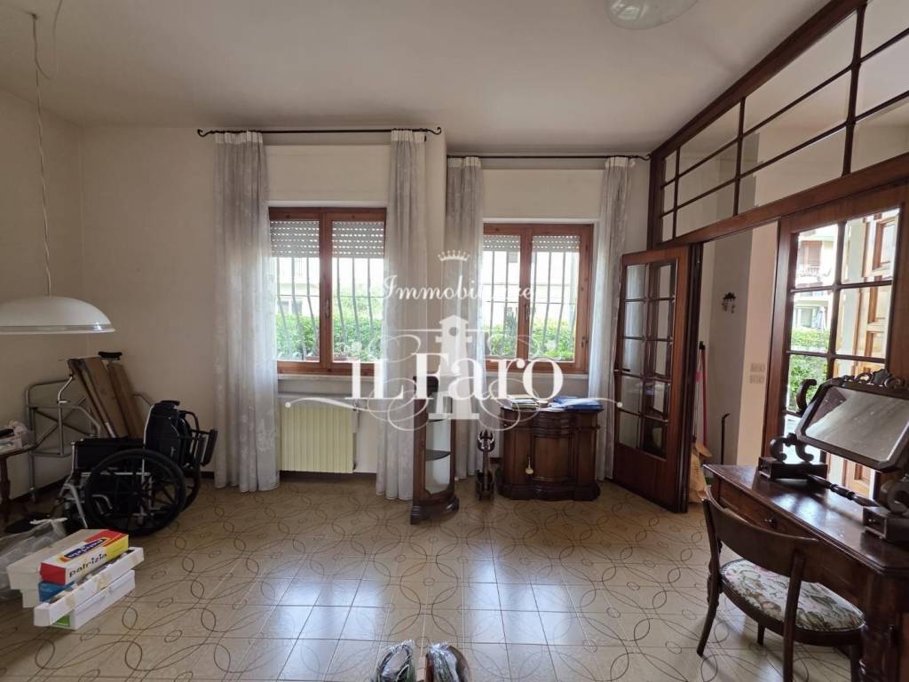 casa indipendente in vendita a Viareggio in zona Campo d'Aviazione
