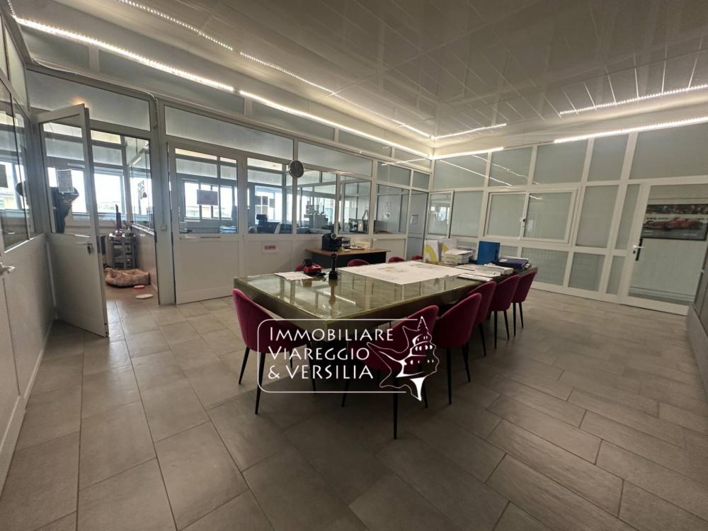 locale di sgombero in vendita a Viareggio