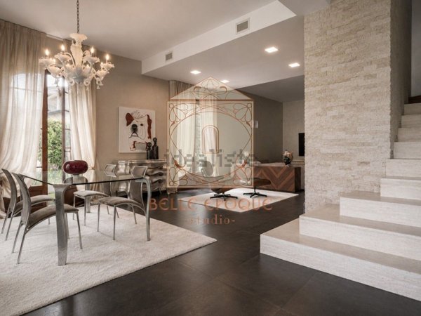 casa indipendente in vendita a Viareggio