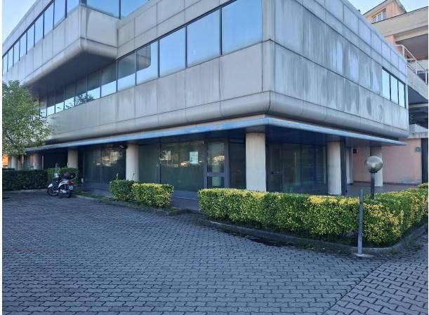 negozio in vendita a Viareggio in zona Migliarina