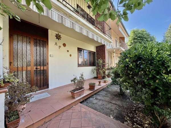 casa indipendente in vendita a Viareggio in zona Torre del Lago