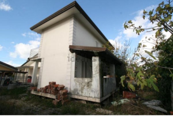 casa indipendente in vendita a Viareggio