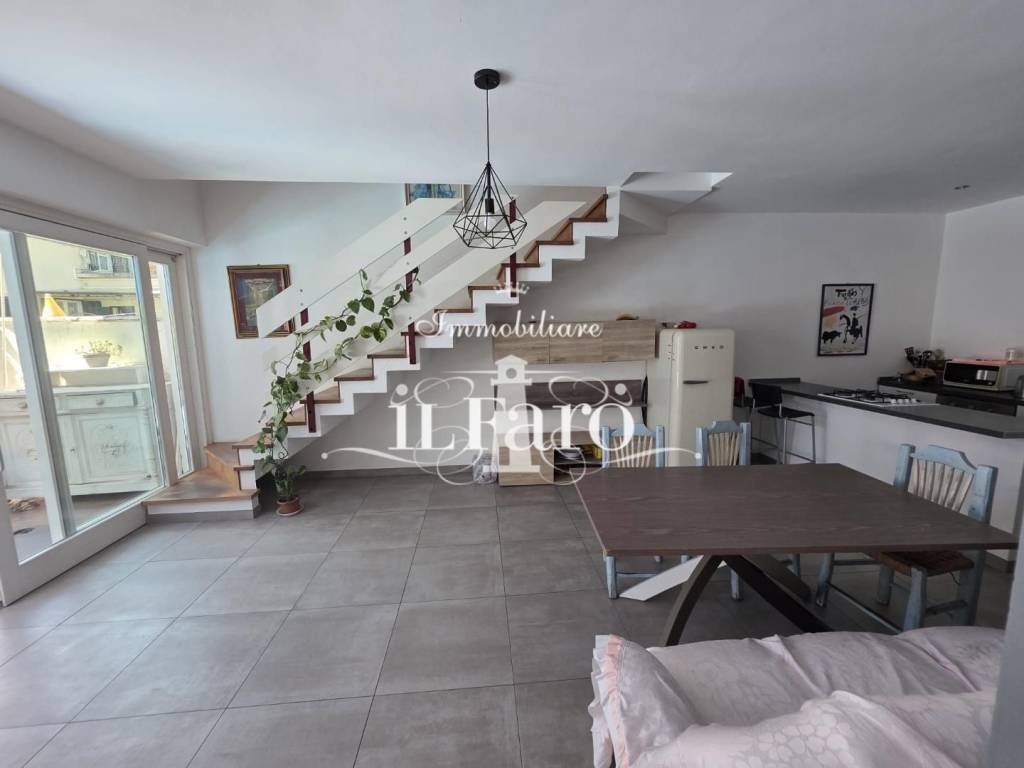 casa indipendente in vendita a Viareggio in zona Campo d'Aviazione