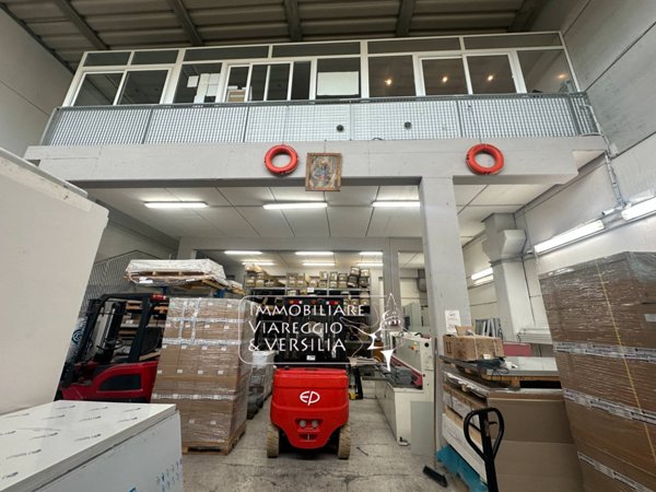 locale di sgombero in vendita a Viareggio